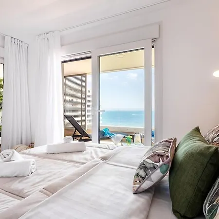 Апартаменти Sea View Punta Prima, Holiday, Terrace, Pool, Jacuzzi And Торрев'єха